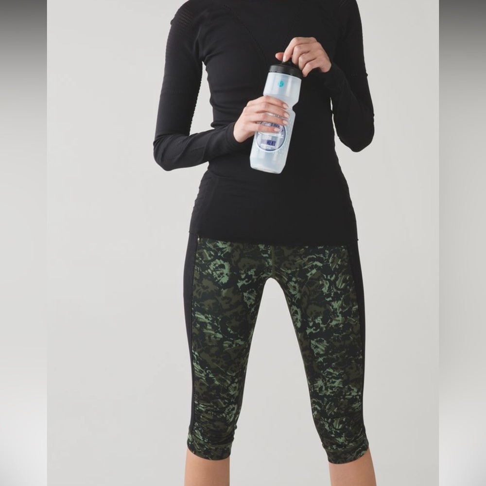 Lululemon Stop At Nothing Crop Sz8 Fleur Sombre Desert Olive Fatigue Green/Black